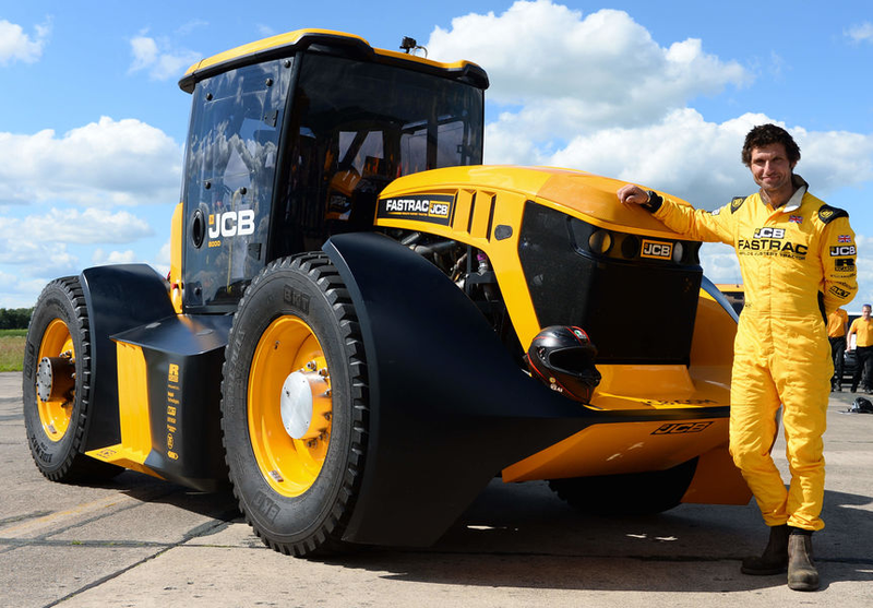 Illustration for article titled This 1,000 HP Tractor Went Over 100 MPH and Blitzed The Tractor World Speed Record